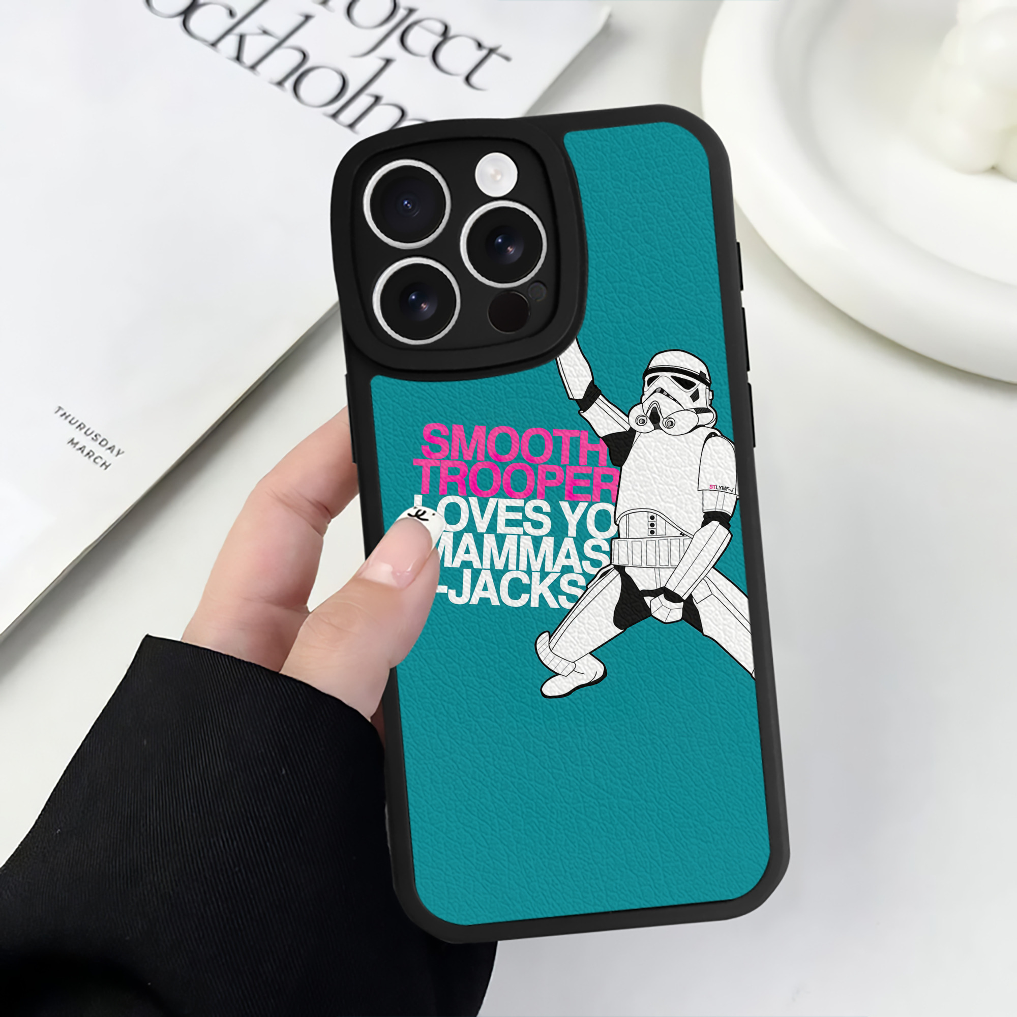 （画像用） スター・ウォーズ Star Wars 【iPhone 16シリーズ対応】シリコンスマホケース（レザー調） 材質：シリコン